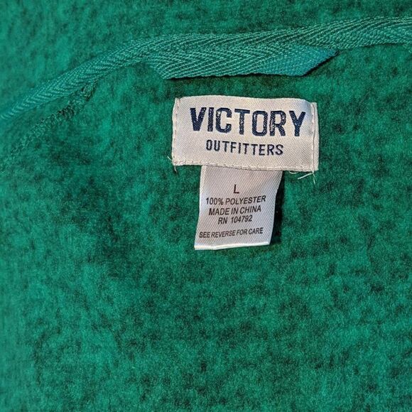 🆕NWT VICTORY OUTFITTERS GREEN & BLACK ZIP FRONT FLEECE - LARGE - Picture 5 of 7
